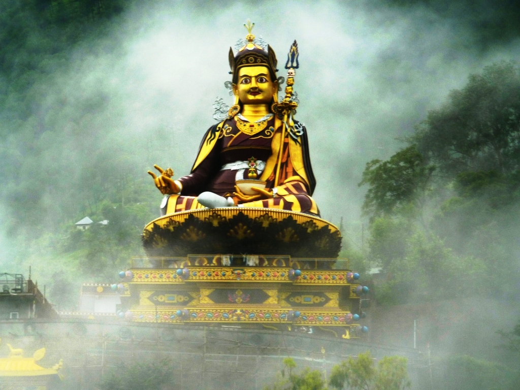 Statue of Guru Rinpoche in Himachal Pradesh